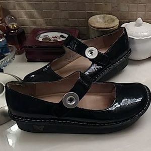 Alegria PGlite patent leather maryjanes sz 42